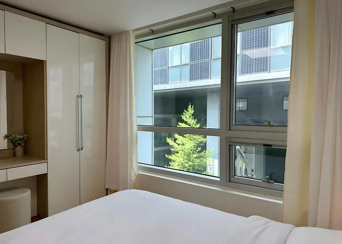 Healing Just 3 Minutes On Foot From Gwanghwamun, Within Walking Distance To Myeongdong, Gyeongbokgung, And Insadong 3*