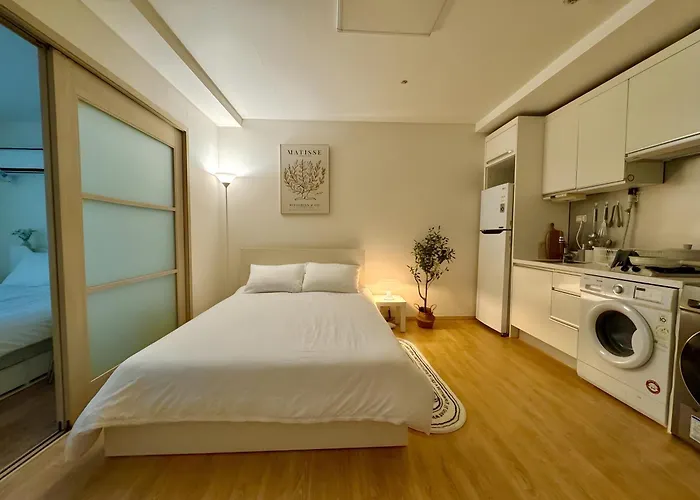Healing Just 3 Minutes On Foot From Gwanghwamun, Within Walking Distance To Myeongdong, Gyeongbokgung, And Insadong 3* Séoul