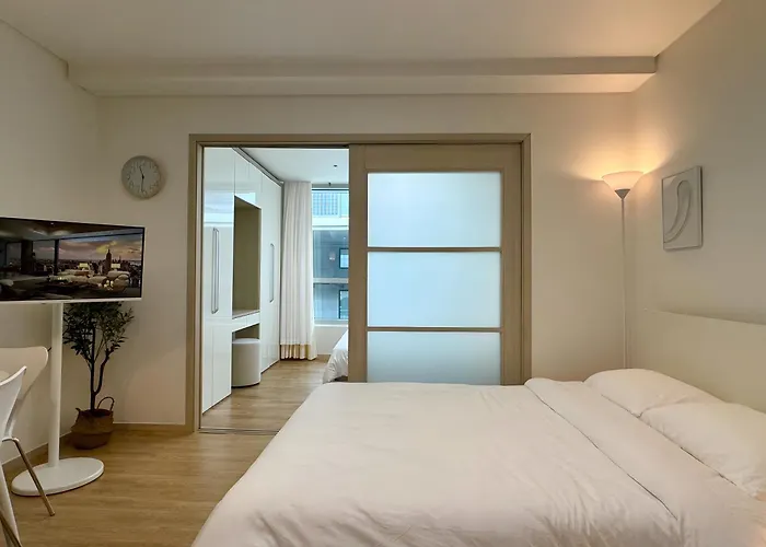 Healing Just 3 Minutes On Foot From Gwanghwamun, Within Walking Distance To Myeongdong, Gyeongbokgung, And Insadong 3* Séoul