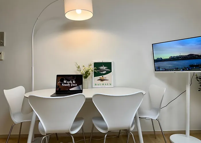 Healing Just 3 Minutes On Foot From Gwanghwamun, Within Walking Distance To Myeongdong, Gyeongbokgung, And Insadong 3* Séoul